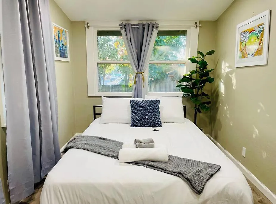 Artists Bungalow Arcade King Beds Near The Beat Sacramento United States